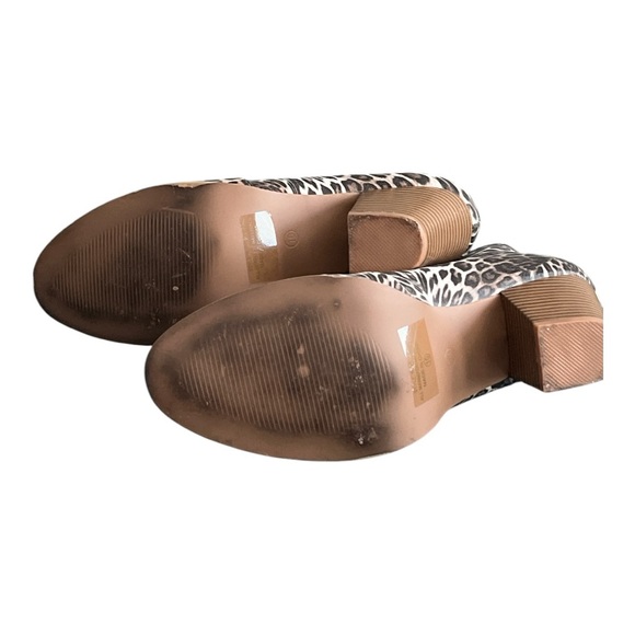 Women’s Leopard Vegan Leather Ankle Bootie by Weeboo Size 10 - Picture 6 of 6